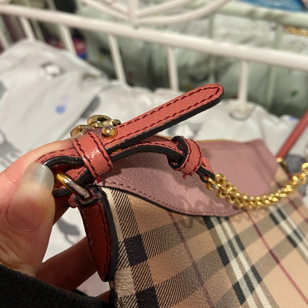 Burberry Haymarket pink/mauve leather crossbody - Picture 4 of 6